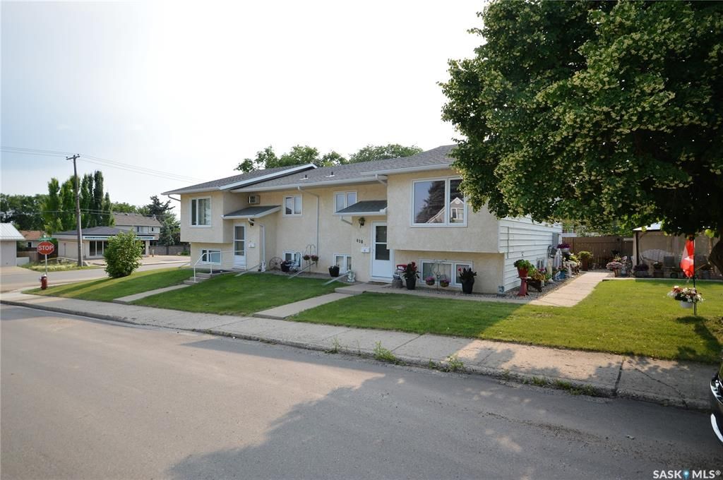 Main Photo: 810 7th Avenue Northwest in Moose Jaw: Central MJ Residential for sale : MLS®# SK939333