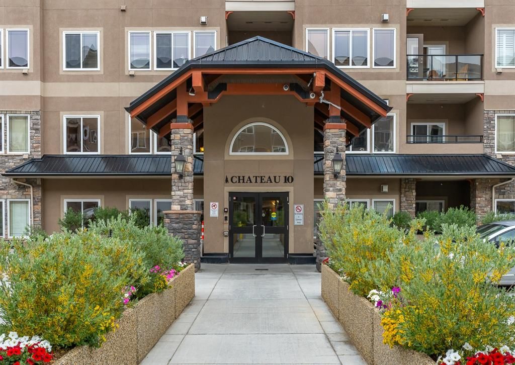 Main Photo: 135 10 Discovery Ridge Close SW in Calgary: Discovery Ridge Apartment for sale : MLS®# A1237520