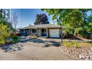 Photo 1: 2100 27 Crescent East Hill: Okanagan Shuswap Real Estate Listing: MLS®# 10302971