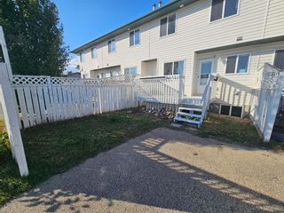 Photo 2: : Lacombe Row/Townhouse for sale : MLS®# A2061700
