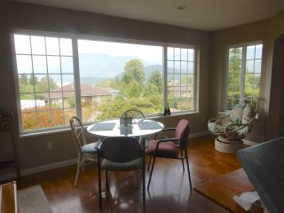 Photo 3: 6392 PIPER Place in Sechelt: Sechelt District House for sale (Sunshine Coast)  : MLS®# R2104359