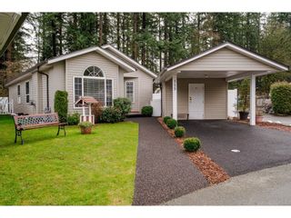 Photo 2: 115 9080 198 Street in Langley: Walnut Grove Manufactured Home for sale in "Forest Green Estates" : MLS®# R2660353