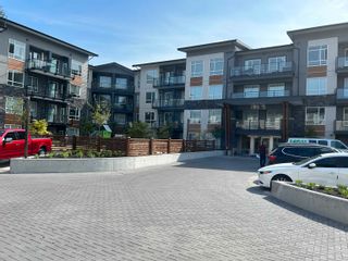 Photo 1: 109 19935 75A Avenue in Langley: Willoughby Heights Condo for sale : MLS®# R2780974
