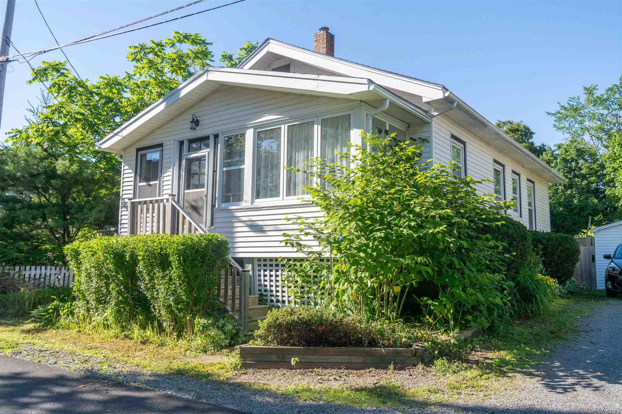 Main Photo: 171 Munroe Street in Windsor: 403-Hants County Residential for sale (Annapolis Valley)  : MLS®# 202116941