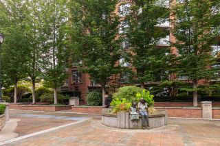Photo 19: 401 1575 W 10TH Avenue in Vancouver: Fairview VW Condo for sale in "The Triton" (Vancouver West)  : MLS®# R2404375
