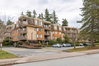 Photo 3: 202 1720 SOUTHMERE Crescent in White Rock: Sunnyside Park Surrey Condo for sale in "CAPSTAN WAY" (South Surrey White Rock)  : MLS®# R2744982
