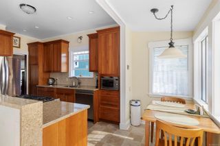 Photo 7: 216 Wildwood Ave in Victoria: Vi Fairfield East Single Family Residence for sale : MLS®# 963319