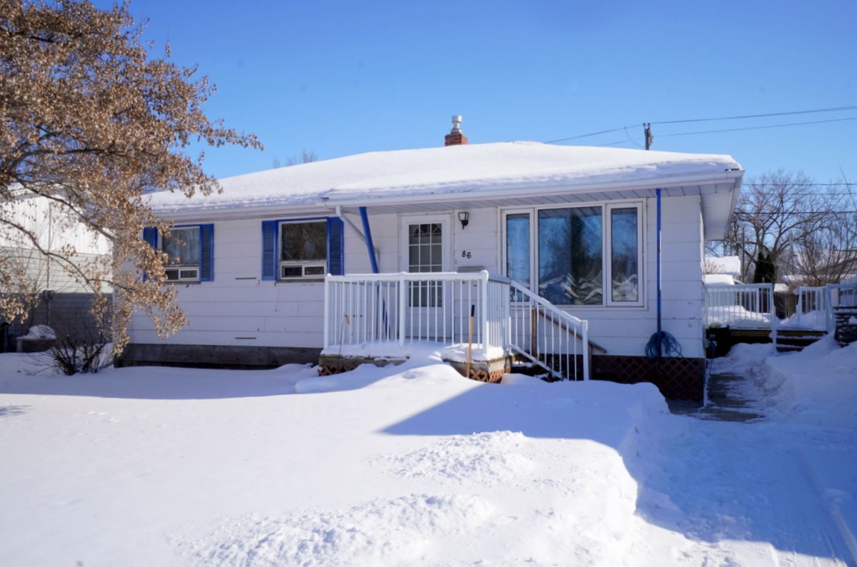 Main Photo: 86 9th Street NW in Portage la Prairie: House for sale : MLS®# 202303473