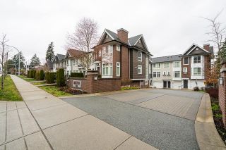 Photo 2: 14 14433 60 Avenue in Surrey: Panorama Ridge Townhouse for sale in "Brixton" : MLS®# R2764441