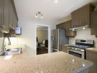 Photo 13: 213 3188 W 41ST Avenue in Vancouver: Kerrisdale Condo for sale in "LANESBOROGH" (Vancouver West)  : MLS®# R2151692
