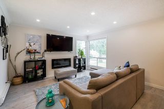 Photo 11: 10634 HOLLY PARK Lane in Surrey: Guildford Townhouse for sale in "HOLLY PARK" (North Surrey)  : MLS®# R2542348