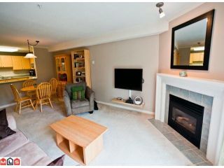 Photo 3: 314 15150 29A Avenue in Surrey: King George Corridor Condo for sale in "SANDS" (South Surrey White Rock)  : MLS®# F1123171