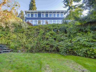 Photo 3: 2720 ROSEBERY Avenue in West Vancouver: Queens House for sale : MLS®# R2419179