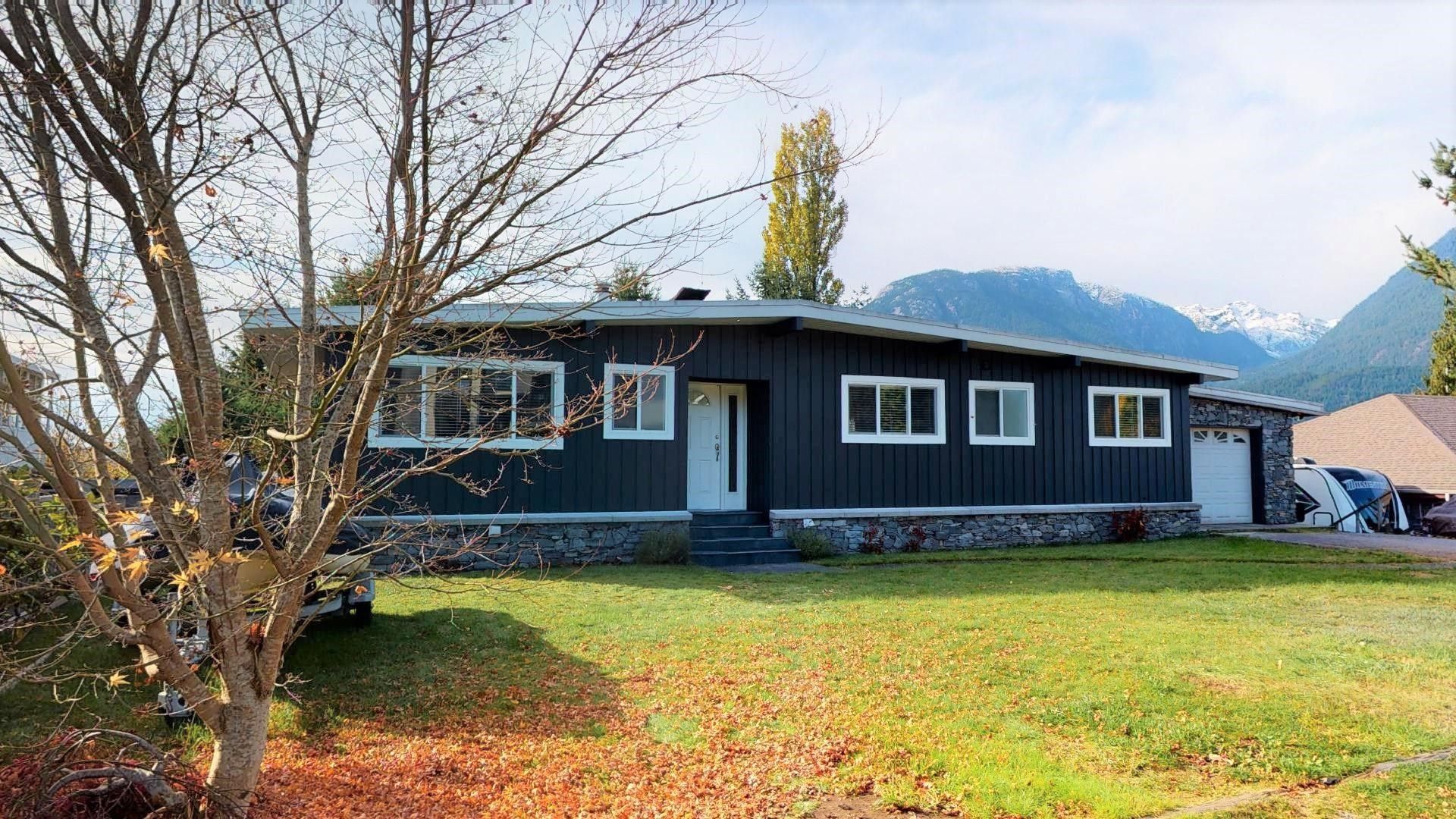 Main Photo: 40275 AYR Drive in Squamish: Garibaldi Highlands House for sale in "Garibaldi Highlands" : MLS®# R2630625