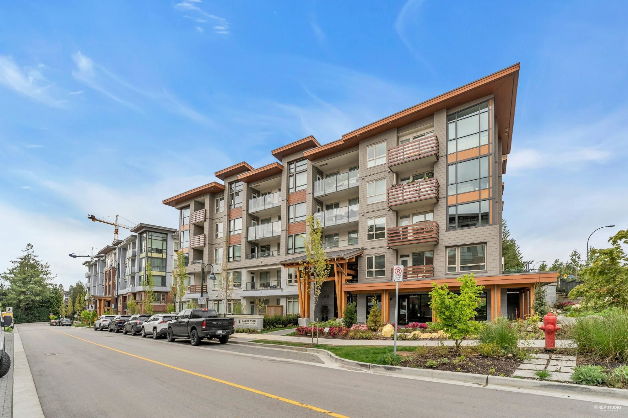Main Photo: 403 2663 LIBRARY Lane in North Vancouver: Lynn Valley Condo for sale : MLS®# R2689211