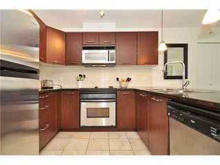 Photo 4: 907 1199 SEYMOUR Street in Vancouver: Downtown VW Condo for sale in "BRAVA" (Vancouver West)  : MLS®# V1025131