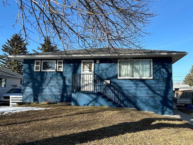 FEATURED LISTING: 32 Lynndale Road Southeast Calgary