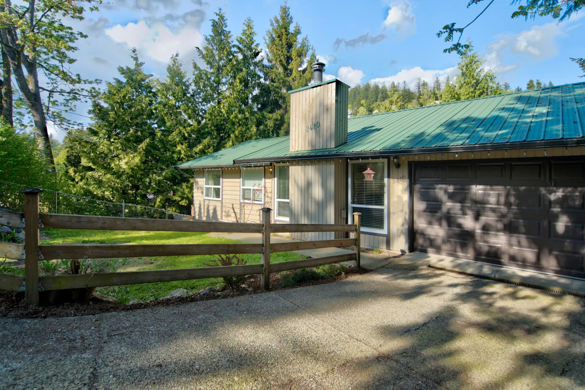 Main Photo: 2410 ORCHARD Drive in Abbotsford: Abbotsford East House for sale in "McMillan" : MLS®# R2687810