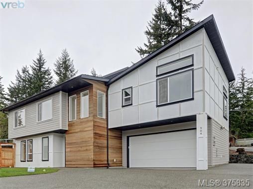 Main Photo: 904 Randall Pl in VICTORIA: La Florence Lake House for sale (Langford)  : MLS®# 754488