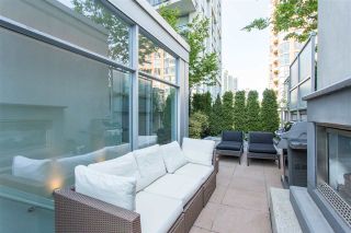 Photo 4: 1447 HOWE STREET in Vancouver: Yaletown Townhouse for sale (Vancouver West)  : MLS®# R2281638