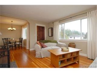 Photo 2:  in VICTORIA: SW Marigold House for sale (Saanich West)  : MLS®# 457584