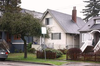 Photo 2: 3782 ONTARIO Street in Vancouver: Main House for sale (Vancouver East)  : MLS®# R2433398