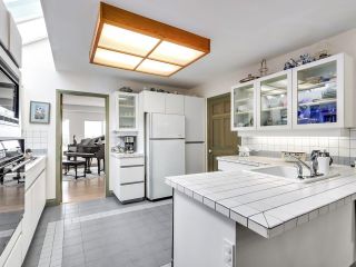 Photo 18: 3333 MARINE Drive in West Vancouver: West Bay House for sale in "West Bay" : MLS®# R2761097