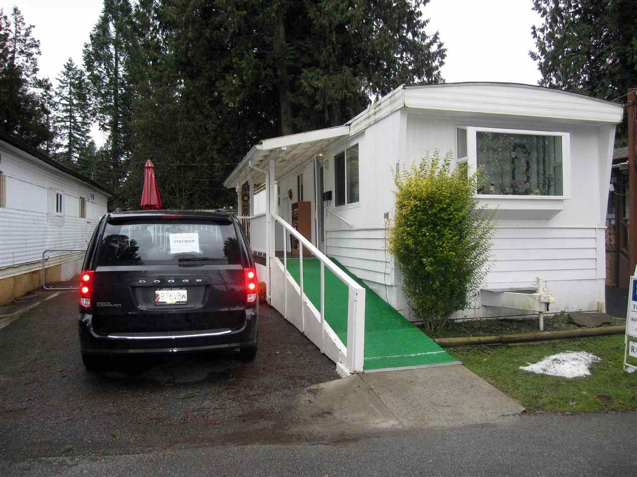 Main Photo: 62 21163 LOUGHEED Highway in Maple Ridge: Southwest Maple Ridge Manufactured Home for sale in "VAL MARIA MOBILE HOME PARK" : MLS®# R2244017