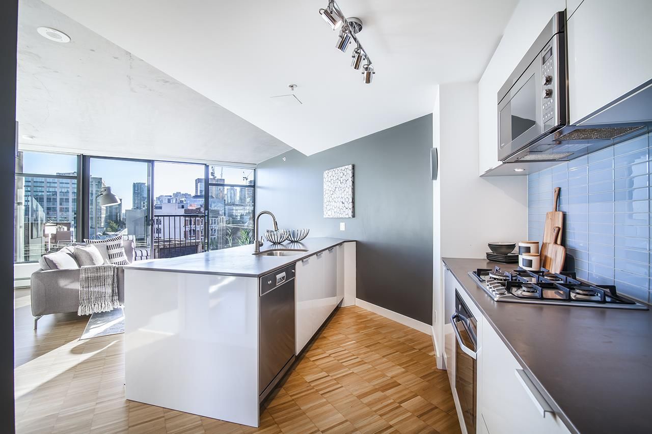 Main Photo: 1407 128 W CORDOVA Street in Vancouver: Downtown VW Condo for sale in "WOODWARDS W43" (Vancouver West)  : MLS®# R2512602