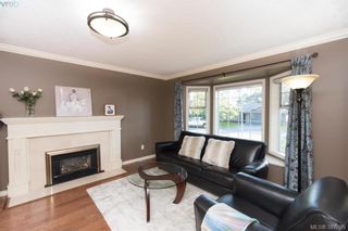 Photo 4: 1553 Eric Rd in VICTORIA: SE Mt Doug House for sale (Saanich East)  : MLS®# 796027