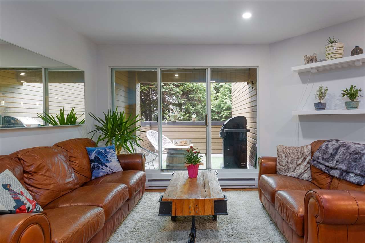 Photo 2: Photos: 110 1910 CHESTERFIELD Avenue in North Vancouver: Central Lonsdale Townhouse for sale : MLS®# R2539121