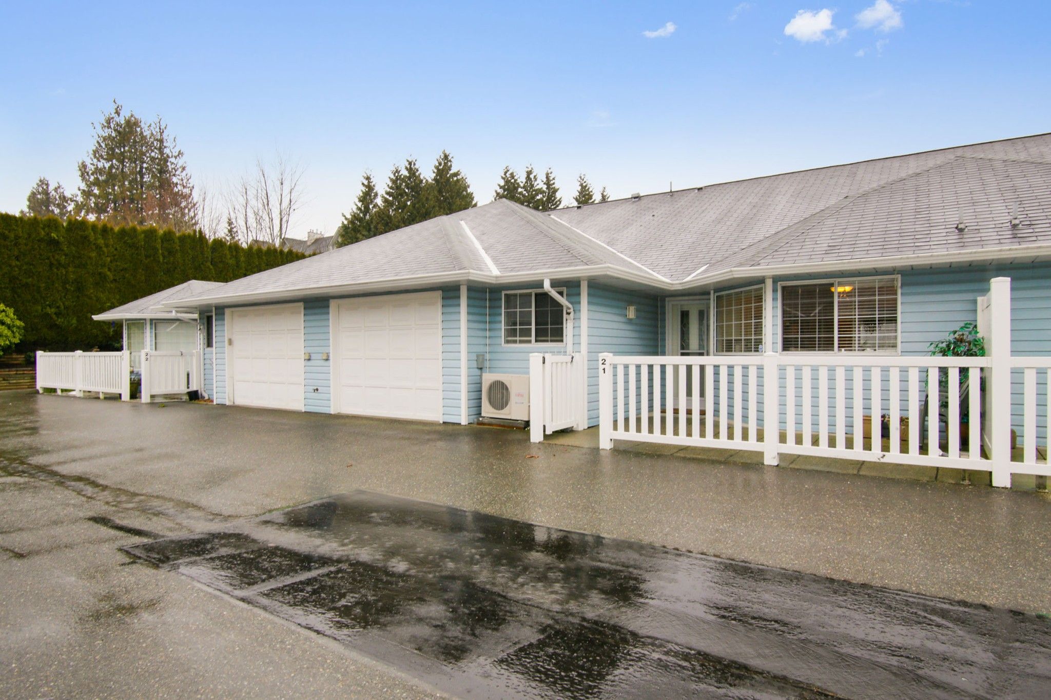 Main Photo: 21 1450 MCCALLUM Road in Abbotsford: Poplar Townhouse for sale in "Crown Point" : MLS®# R2236332