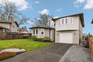 Photo 2: 4266 Panorama Pl in Saanich: SE Lake Hill House for sale (Saanich East)  : MLS®# 902102