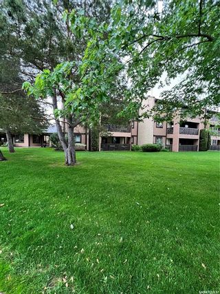 Photo 2: 104 130 Edinburgh Place in Saskatoon: East College Park Residential for sale : MLS®# SK900062