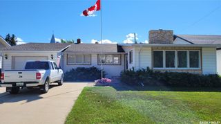 Photo 1: 2005 8th Street in Rosthern: Residential for sale : MLS®# SK904366