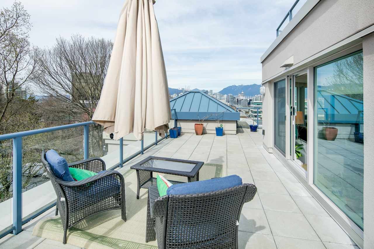 Main Photo: 611 500 W 10TH Avenue in Vancouver: Fairview VW Condo for sale in "Cambridge Court" (Vancouver West)  : MLS®# R2381638
