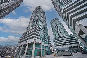 Photo 1: 410 50 Town Centre Court in Toronto: Bendale Condo for sale (Toronto E09)  : MLS®# E8241144