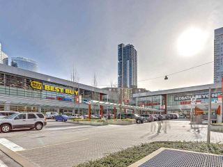 Photo 12: 7092 GRAY Avenue in Burnaby: Metrotown House for sale (Burnaby South)  : MLS®# R2345707