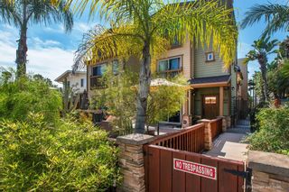 Photo 2: PACIFIC BEACH Townhouse for sale : 3 bedrooms : 1241 HORNBLEND STREET in San Diego