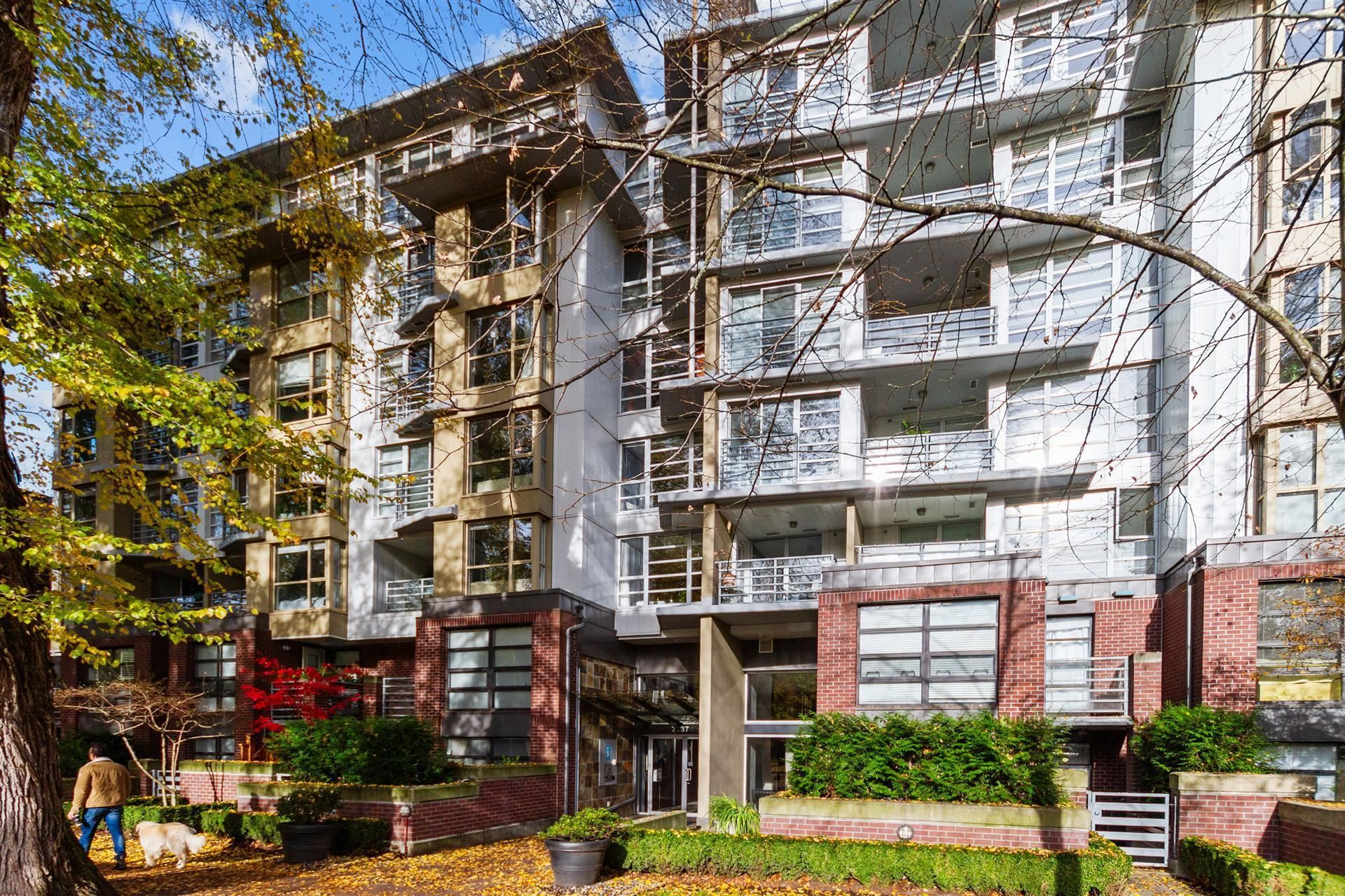 Main Photo: 411 2137 W 10TH Avenue in Vancouver: Kitsilano Condo for sale in "The "I" by Adera" (Vancouver West)  : MLS®# R2833675