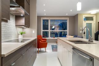 Photo 12: 412 11 Street NE in Calgary: Bridgeland/Riverside Semi Detached (Half Duplex) for sale : MLS®# A2007065