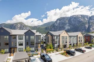 Photo 2: 38057 HELM Way in Squamish: Valleycliffe Townhouse for sale in "SEAandSKY" : MLS®# R2832485