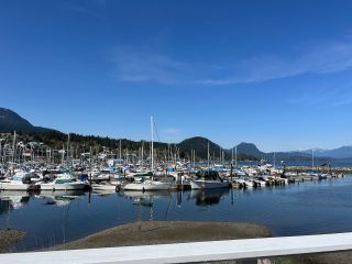 Photo 2: 650 BAY Road in Gibsons: Gibsons & Area House for sale (Sunshine Coast)  : MLS®# R2774059