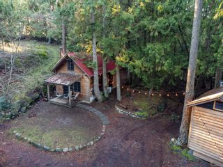 Photo 2: 4869 Pirates Rd in Pender Island: GI Pender Island House for sale (Gulf Islands)  : MLS®# 891337