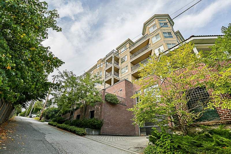 Main Photo: 302 202 MOWAT Street in New Westminster: Uptown NW Condo for sale in "SAUCILITO" : MLS®# R2197318