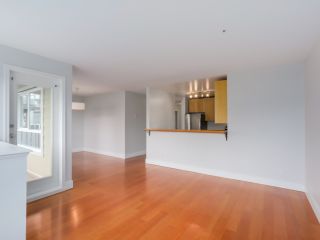 Photo 5: 303 1623 E 2ND AVENUE in Vancouver: Grandview VE Condo for sale (Vancouver East)  : MLS®# R2036799