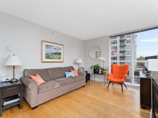 Photo 3: 405 121 W 16TH Street in North Vancouver: Central Lonsdale Condo for sale in "THE SILVA" : MLS®# R2739268