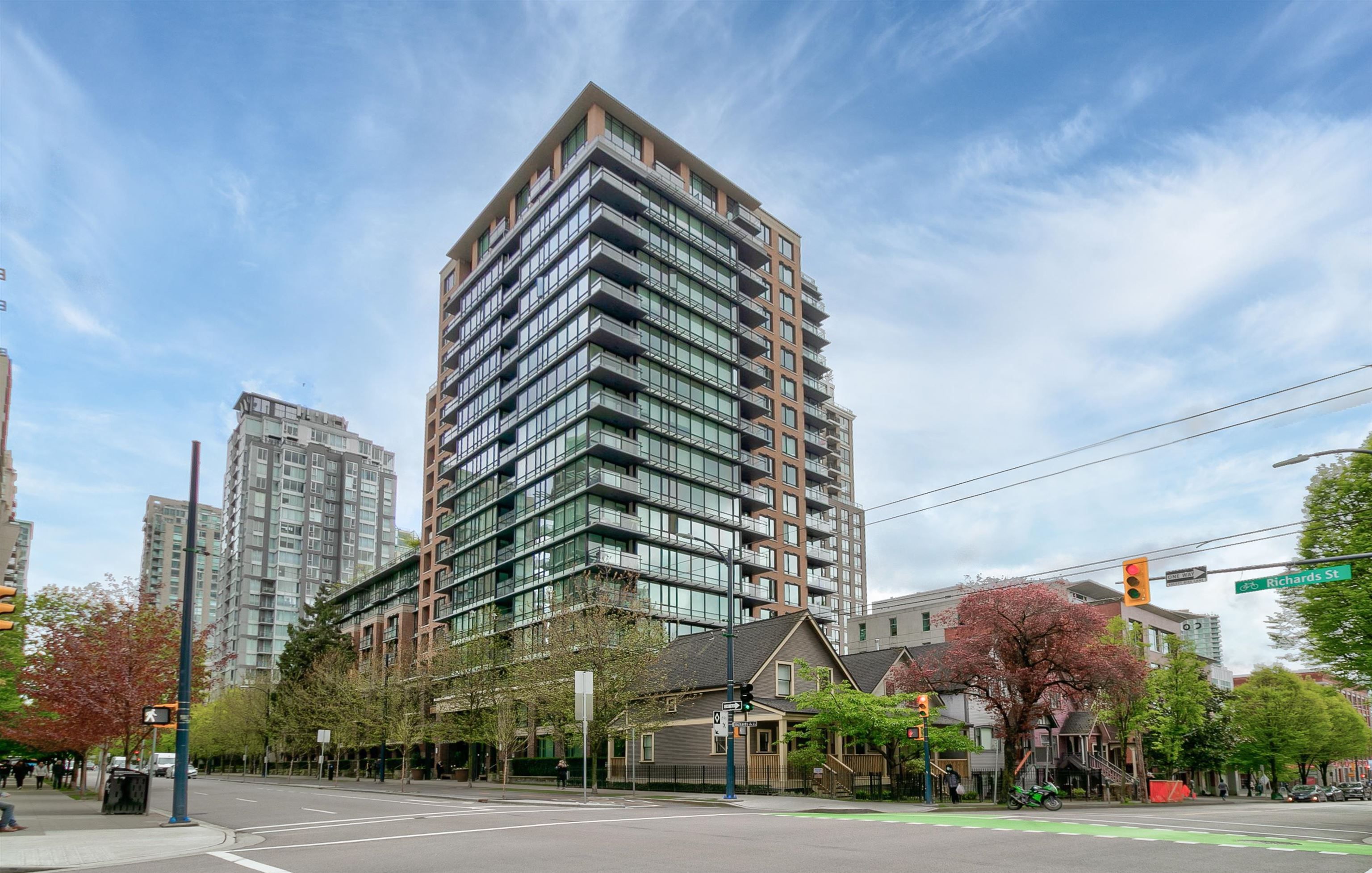Main Photo: 407 1088 RICHARDS Street in Vancouver: Yaletown Condo for sale in "Richards Living" (Vancouver West)  : MLS®# R2683090