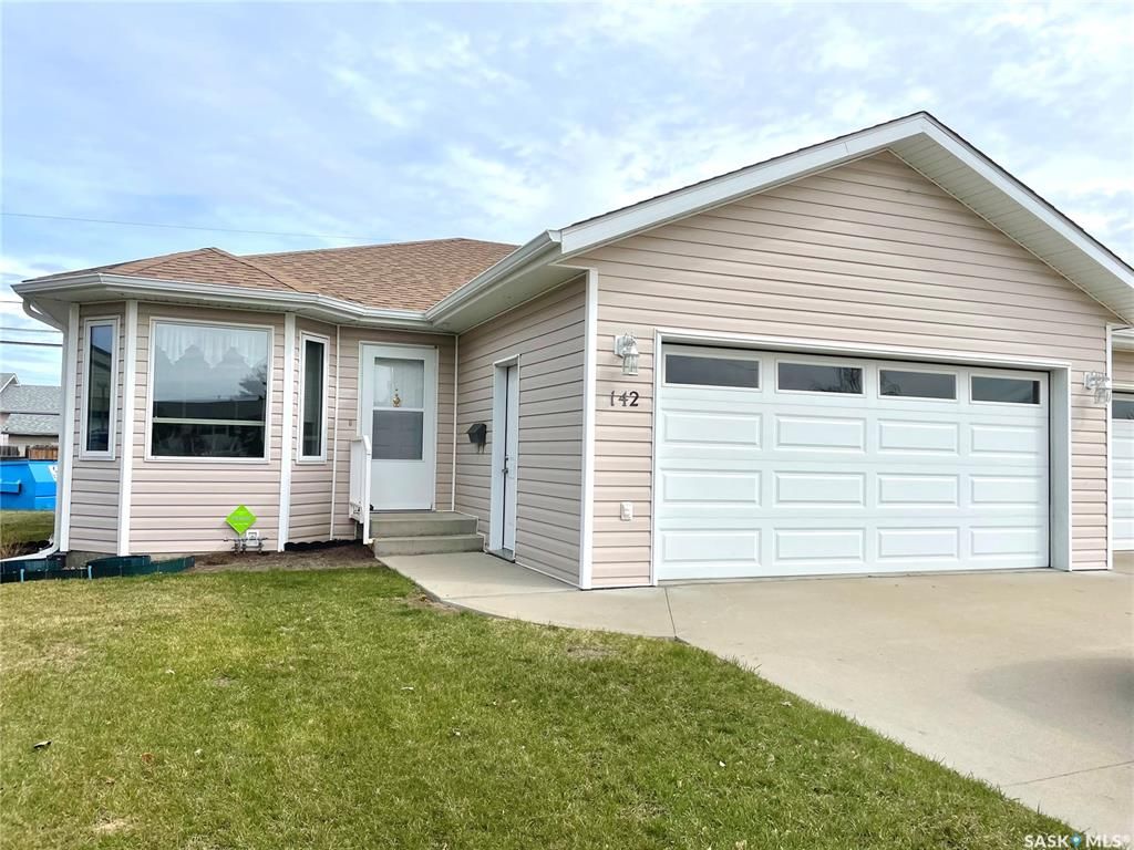 Main Photo: 142 16th Street in Battleford: Residential for sale : MLS®# SK880743