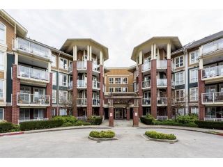 Photo 1: 415 14 E ROYAL Avenue in New Westminster: Fraserview NW Condo for sale in "VICTORIA HILL" : MLS®# R2320598